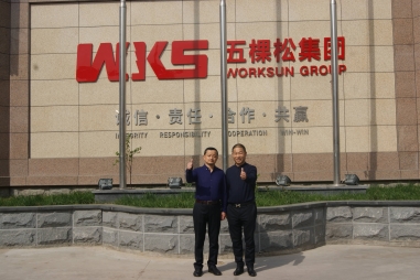 熱烈歡迎五棵松蘭州金牌代理商馬建軍先生蒞臨五棵松木業(yè)探討交流建筑模板發(fā)展的未來之路!