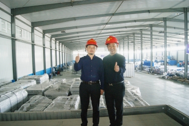 熱烈歡迎五棵松蘭州金牌代理商馬建軍先生蒞臨五棵松木業(yè)探討交流建筑模板發(fā)展的未來之路!