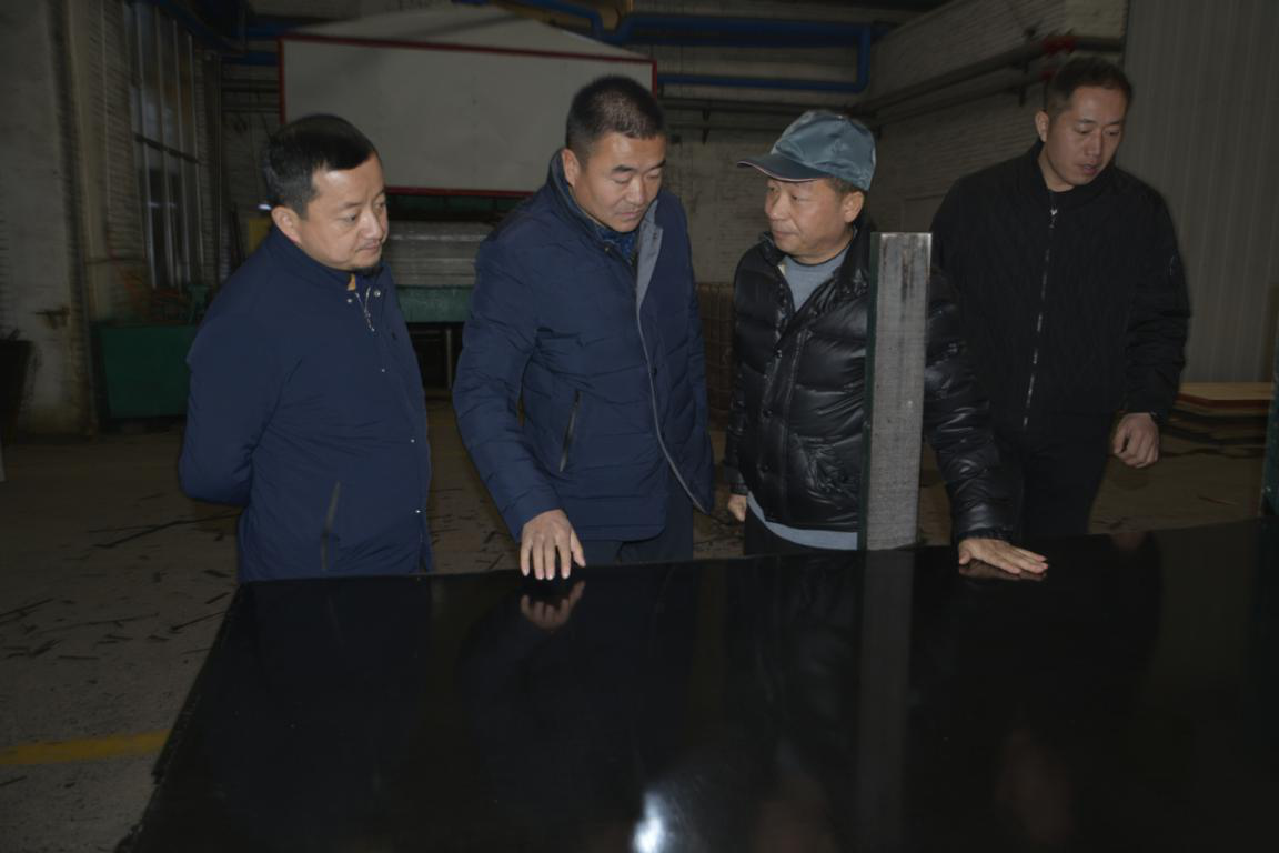 熱烈歡迎蘭州三友木業有限公司領導到五棵松木業參觀考察！